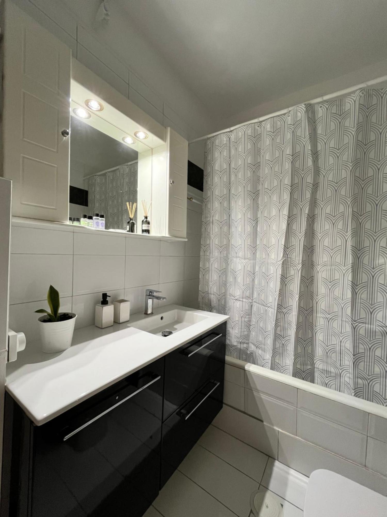 Quiet Apartment With Garden View In Kolonaki Афіни Екстер'єр фото