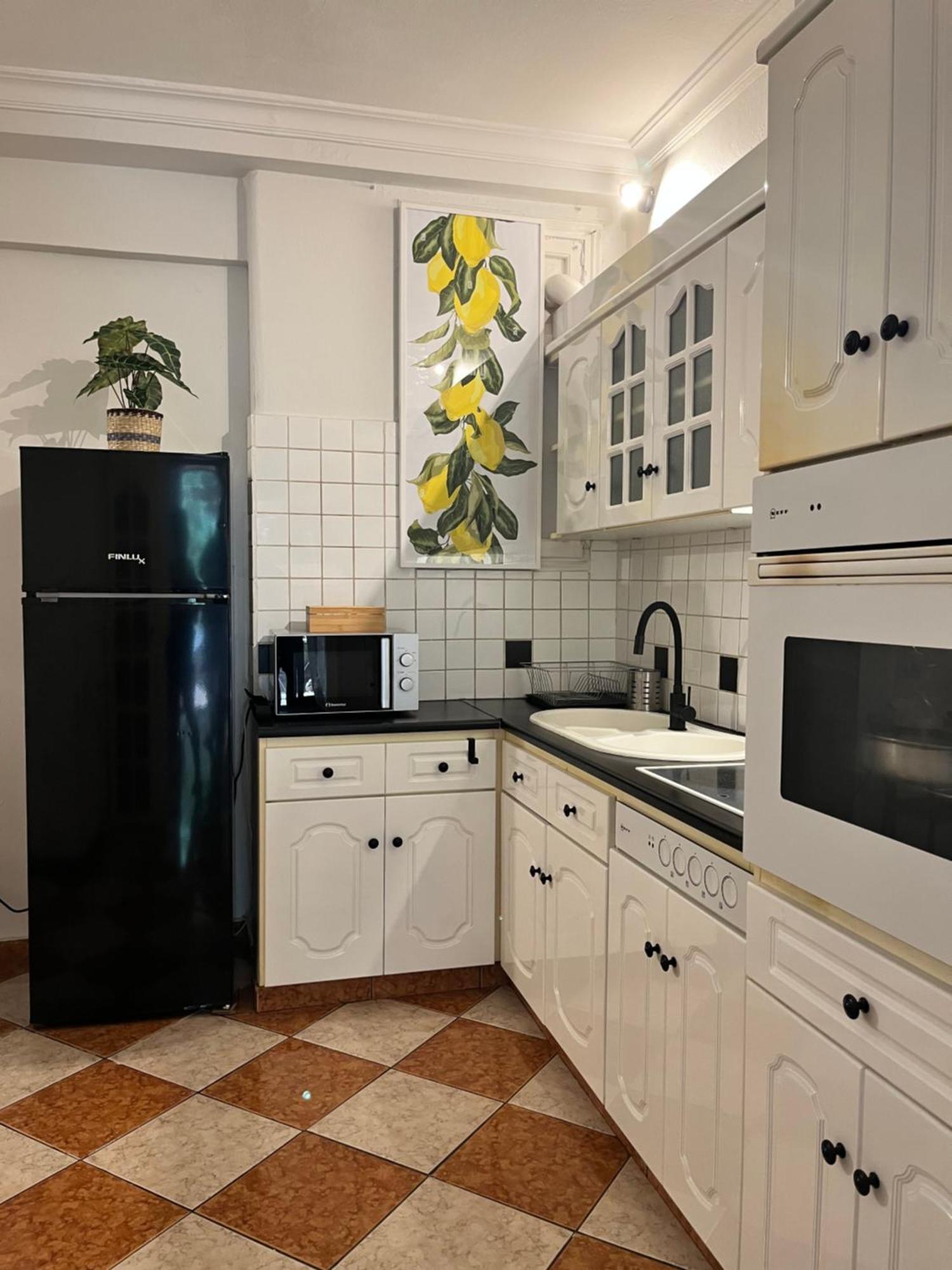 Quiet Apartment With Garden View In Kolonaki Афіни Екстер'єр фото